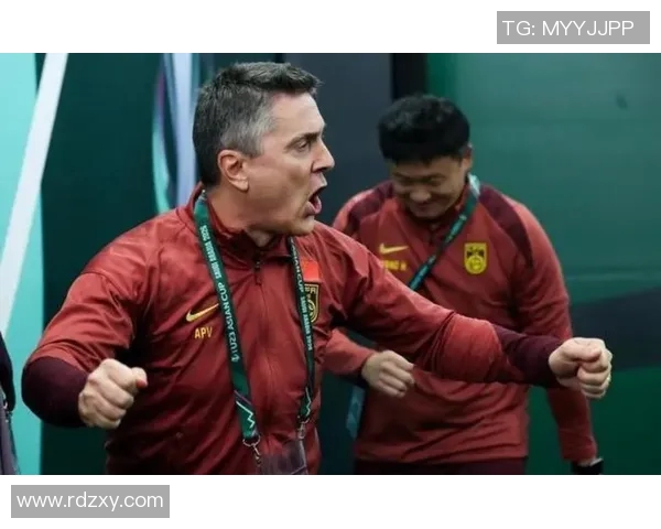 中国U23足球队全力以赴防守日本U23争夺亚洲青年锦标赛荣耀